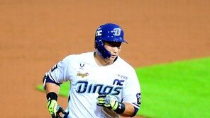 [포토] 나성범 ‘권희동에 이어 백투백 홈런!’