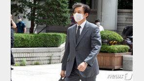 秋, 검사장들에 “올바른 길” 주문…조국 “지휘거부, 위법”