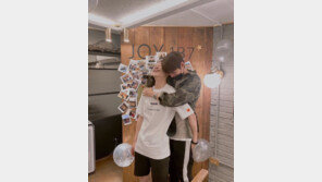 [N샷] 우도환, 입대 앞두고 이민호와 투샷…짧은 머리 공개