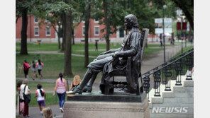 美이민국 “온라인으로만 수업하는 외국인 학생 비자 취소”