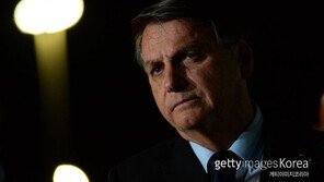 보우소나루 브라질 대통령, 코로나 의심 증세…일정 전면 취소