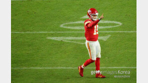 5억불 시대 활짝! NFL 간판 마홈스, 10년 5억300만$ 잭팟