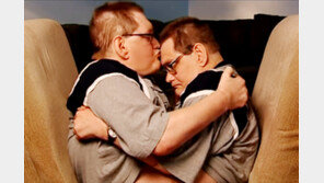 세계 최장수 ‘한 몸’ 샴쌍둥이 형제 68세 나이로 사망