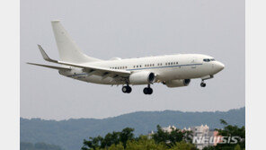 비건 타고 온 미군 군용기는 VIP수송기 C-40 클리퍼 추정