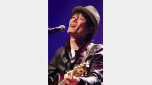 가수 안치환, 신곡 통해 진보 집권세력 비판 “콩고물의 완장 차셨네… 꺼져라! 기회주의자”