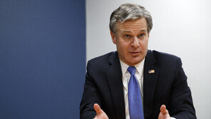 FBI 국장 “中, 美대선에 영향 미치려 해”