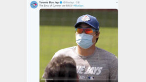 류현진, 마스크 끼고 토론토 로저스센터서 첫 훈련