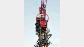 타워크레인 고공농성 50대 9시간 만에 내려와