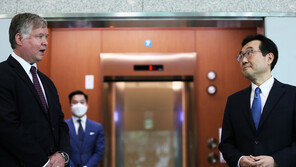 美 비건 “남북협력 강력 지지”…文정부 대북 구상 속도 낼까