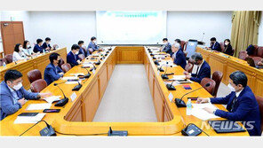 외교부, 차세대 전자여권 발급 연기…“코로나19에 재고 쌓여”