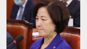 법무부 ‘최강욱 SNS’ 해명에…“말이냐 막걸리냐?” 논란 증폭