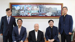 정진석 추기경 서가 조성