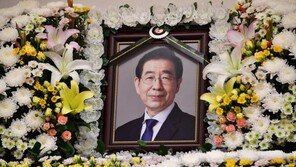 박원순, 서울특별시장(葬)에…“가족장으로 하라” 靑청원 5만명