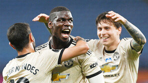 포그바 쐐기골… 맨유 EPL 첫 4경기 연속 3골차 승리