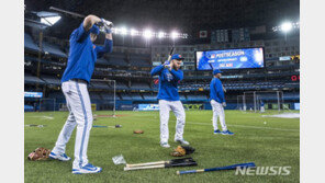 토론토 선수단, 홈구장-호텔 벗어나면 벌금 6억