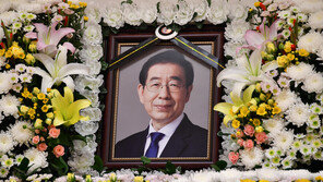 故박원순 아들 박주신 씨 입국…코로나19 음성시 ‘상주역할’