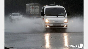 [날씨]12일 시간당 30㎜ 이상 폭우…돌풍 불며 천둥·번개까지