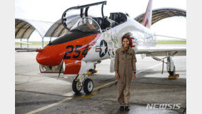 美해군 최초 흑인 여성 전술항공기 조종사 탄생