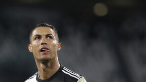 호날두 6경기 연속골…최초 유럽 3대리그 득점왕 도전