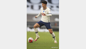 ‘손흥민 1골1도움’ 토트넘, 아스널에 2-1 역전승…8위 도약