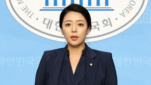 배현진, ‘똥볼 찬다’는 진중권에 “똥만 찾으시니 안타깝다”