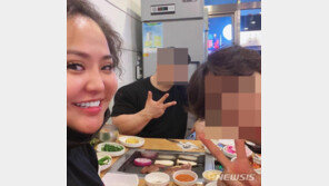 홍선영, 악플에 속상했지만 다시 SNS…고깃집에서 활짝