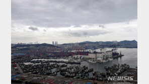 부산항 입항 외국 선박서 또 확진…“내국인 수십 명 승선 정황”