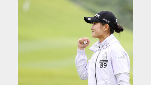 폭우 뚫고 환호 박현경 “절친 또 울려 미안”