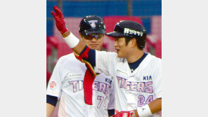 시즌 첫 타석 김민식, 싹쓸이 3타점