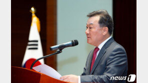 방역업무 ‘의사’ 연봉 두배까지…공무원 급여론 채용 못해