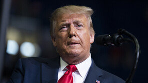 전 CDC 국장 4명 “트럼프처럼 과학을 정치화한 대통령 없어”