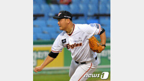 ‘버거씨병 극복, 투혼 대명사’ 한화 송창식, 유니폼 벗는다