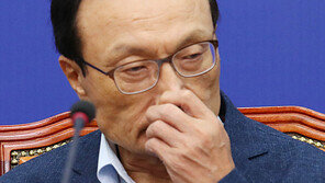 ‘피해자’ 단어 안쓰는 與에…진중권 “서울시가 예수냐?”