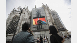 “영화의 한 장면 같네”…밀라노 사상 첫 ‘디지털 패션위크’에 환호