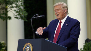 트럼프, 홍콩 특별지위 박탈 행정명령 서명…中 “난폭한 내정간섭” 반발