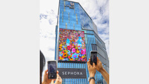 미디어아트 작품 단장한 현대百 신촌점