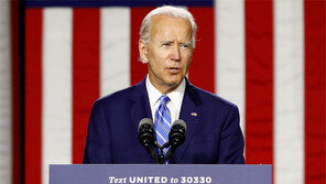 바이든 “친환경 인프라에 투자, 일자리 100만개 만들것”