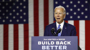 바이든, 전국 여론조사서 트럼프에 8.6~15%p 앞서