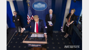 나바로 ‘파우치 맹공’에 백악관 ‘발칵’…트럼프 “그러지 말았어야”