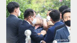 ‘文대통령에 신발 투척’ 남성 검거…“치욕주려고” 주장