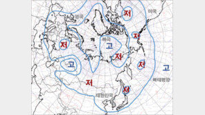 ‘진짜 여름’ 아직 안왔다? 장마전선은 왜 남쪽에서 맴돌까[이원주의 날飛]