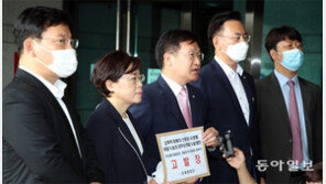 [단독]朴, 9일 오전 “직원과 문자 주고받아… 여성단체 문제제기해 심각”