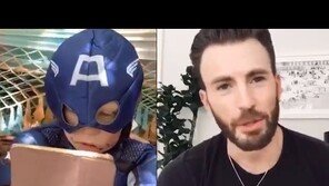 크리스 에반스, 여동생 구한 6세 소년 영웅에 ‘캡아’ 방패 선물