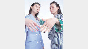 말릴 필요 없는 붙이는 매니큐어…2020 여름 최신 네일 트렌드는?