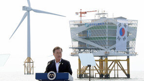 ‘한국판 뉴딜’ 첫 행보… 해상풍력산업단지 방문