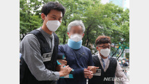 ‘文대통령에 신발 투척’ 50대 구속영장 기각…법원 “도망 염려 없어”