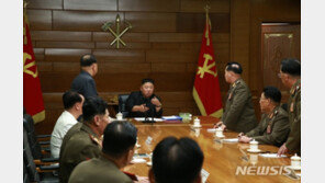 김정은, ‘핵’ 표현 빼고 “전쟁 억제력 강화”…8월 한미훈련 압박