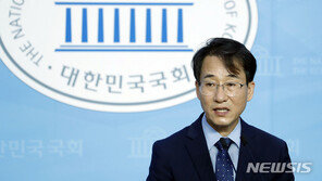 ‘지지율 급락’ 與 의원 잇단 반성문…“내로남불” “부끄럽다”