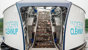 쓰레기 빨아들이고 경로 추적… 바다 청소하는 ‘착한 기술’