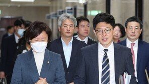 ‘임을 위한’ 제창 거부하던 통합당, 새 정강에 ‘5·18민주화운동’ 새긴다